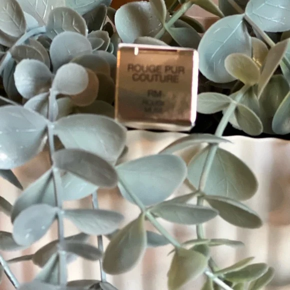 Yves Saint Laurent Rouge Pur Couture - Picture 2 of 2